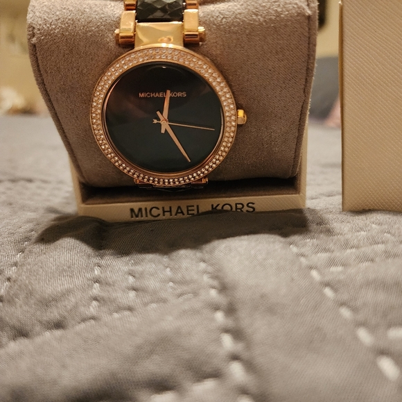 Authentic MK watch - Picture 3 of 3